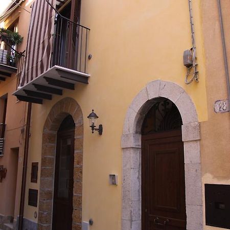 Ferienwohnung La Finestra Sotto La Rocca Cefalù Zimmer foto